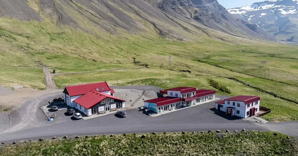 Comfortable Nature Lodge Stay (West Iceland South Coast Example) visaboards