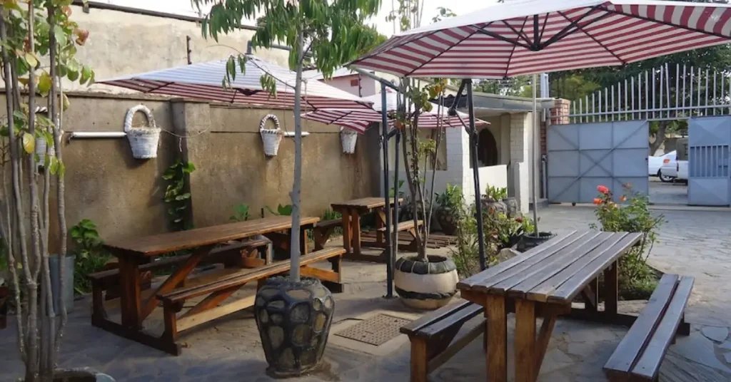 Flintstones Backpackers – Lusaka visaboards