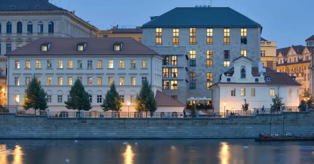 Four Seasons Hotel Prague (Prague) visaboards