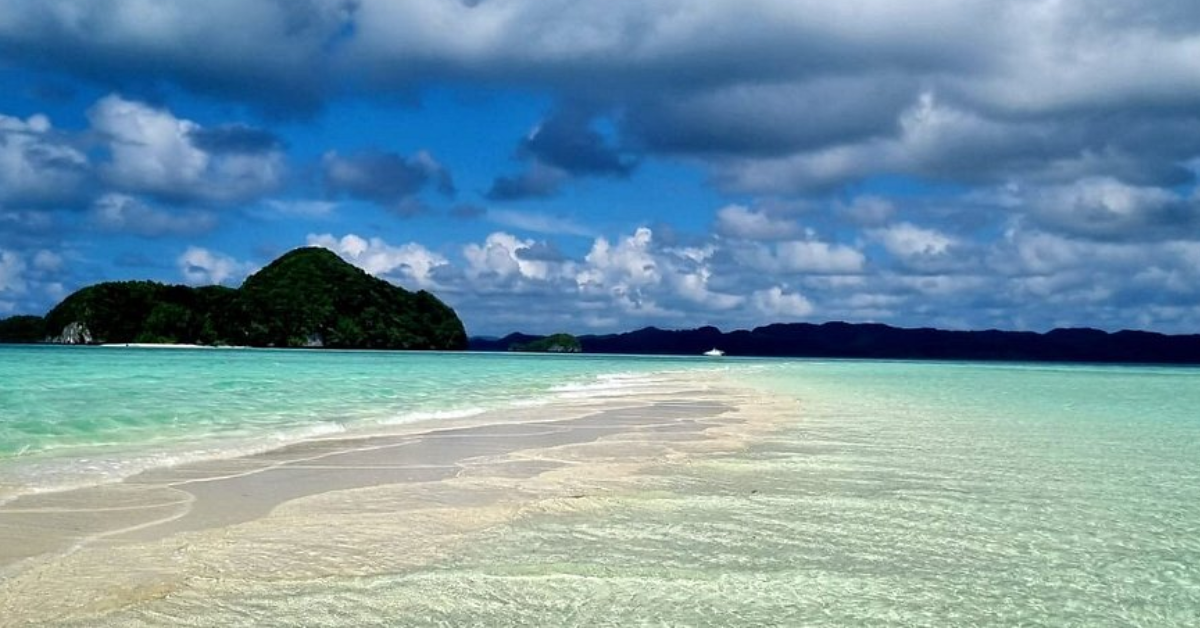 Long Beach (Ngellang) in Palau visaboards