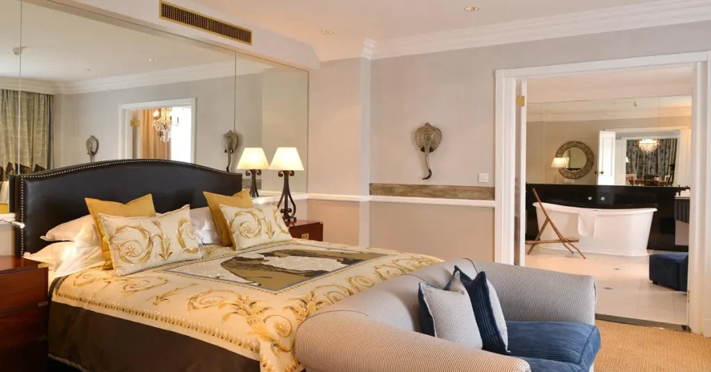 Meikles Hotel – Harare visaboards