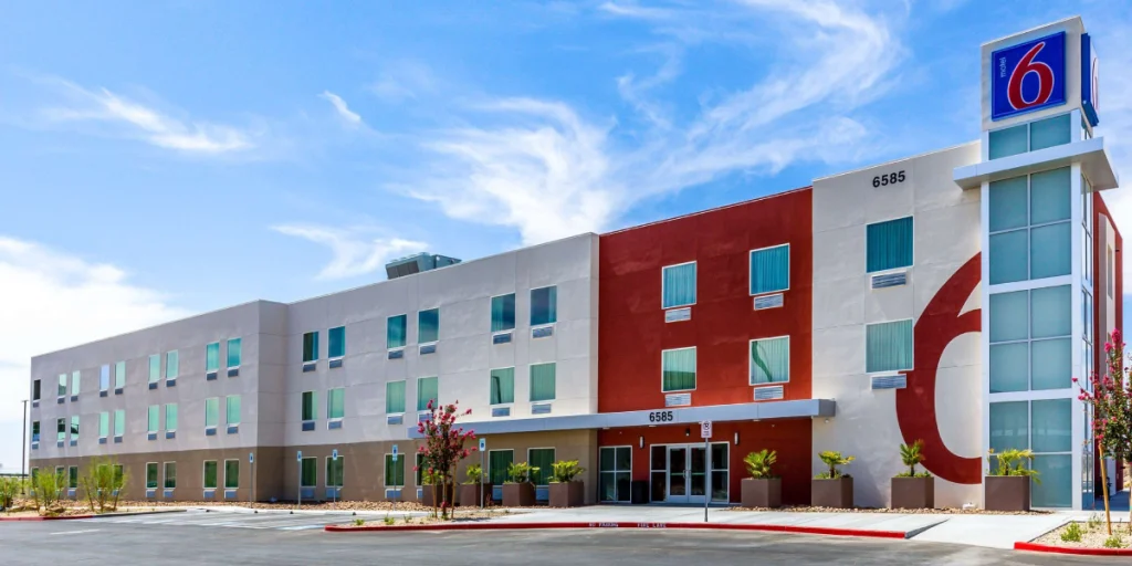 Motel 6 – Las Vegas visaboards