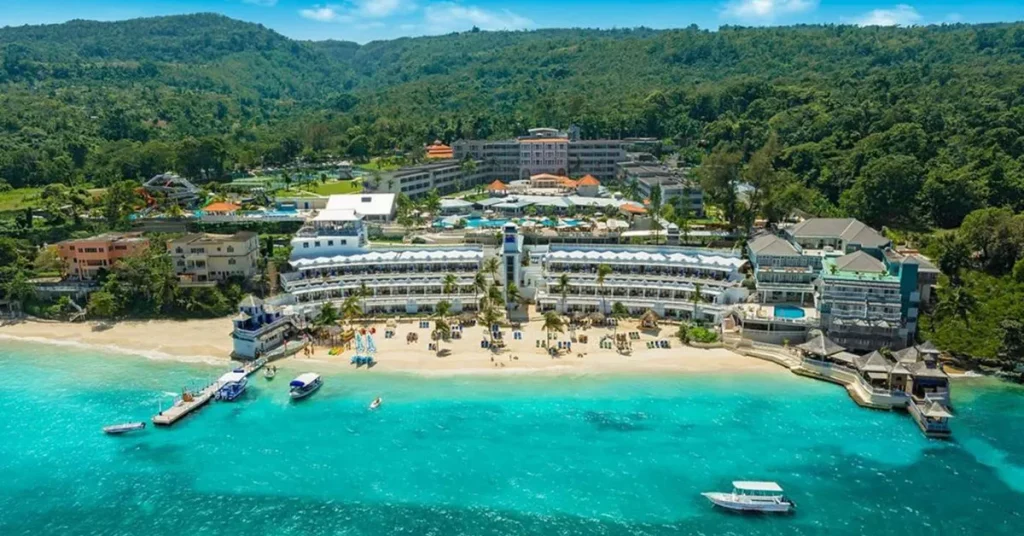 Ocho Rios in Jamaica visaboareds