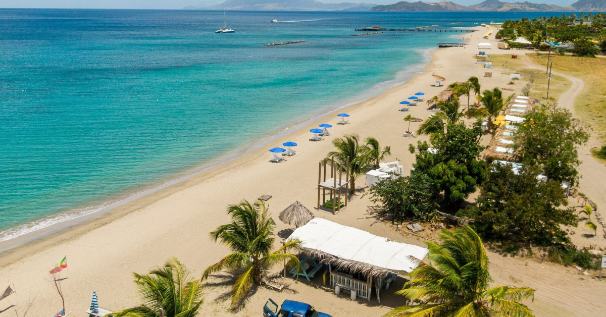 Pinney’s Beach (Nevis) VISABOARDS