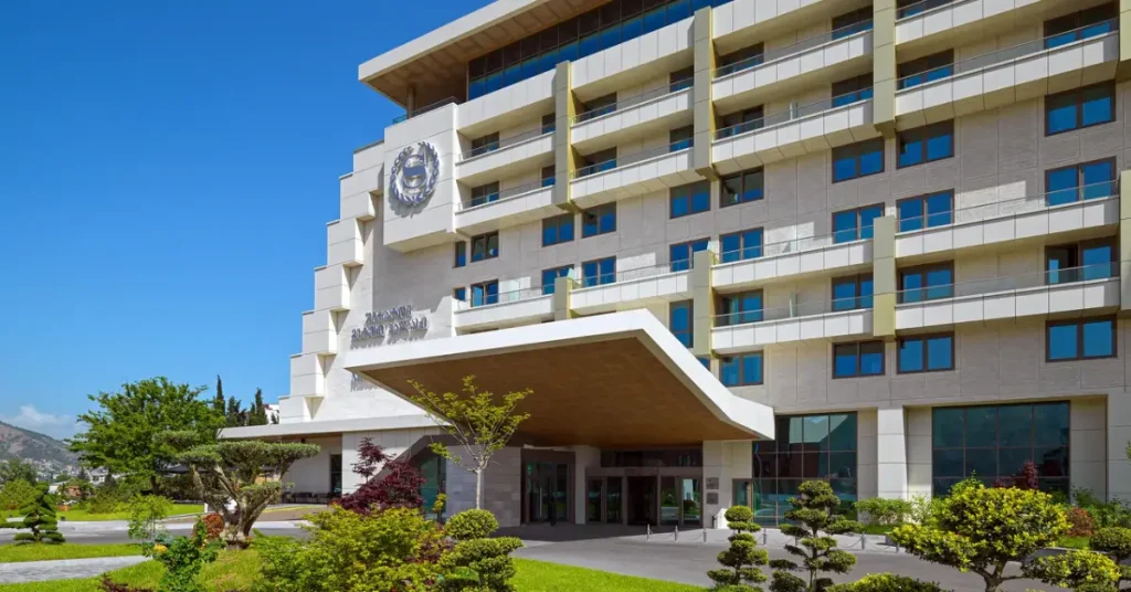 Sheraton Grand Tbilisi Metechi Palace (Tbilisi – Overlooking Old Town) visaboards