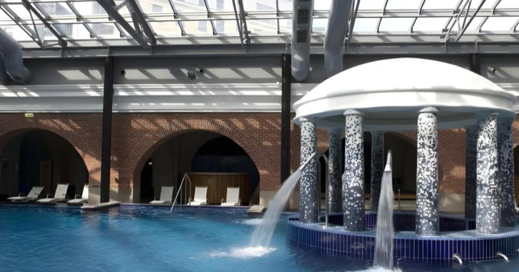 Solo Sokos Hotel Palace Bridge – Saint Petersburg visaboards